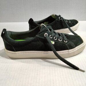 Cariuma OCA Low Classic Sneaker, Black Suede, Women’s Size 9